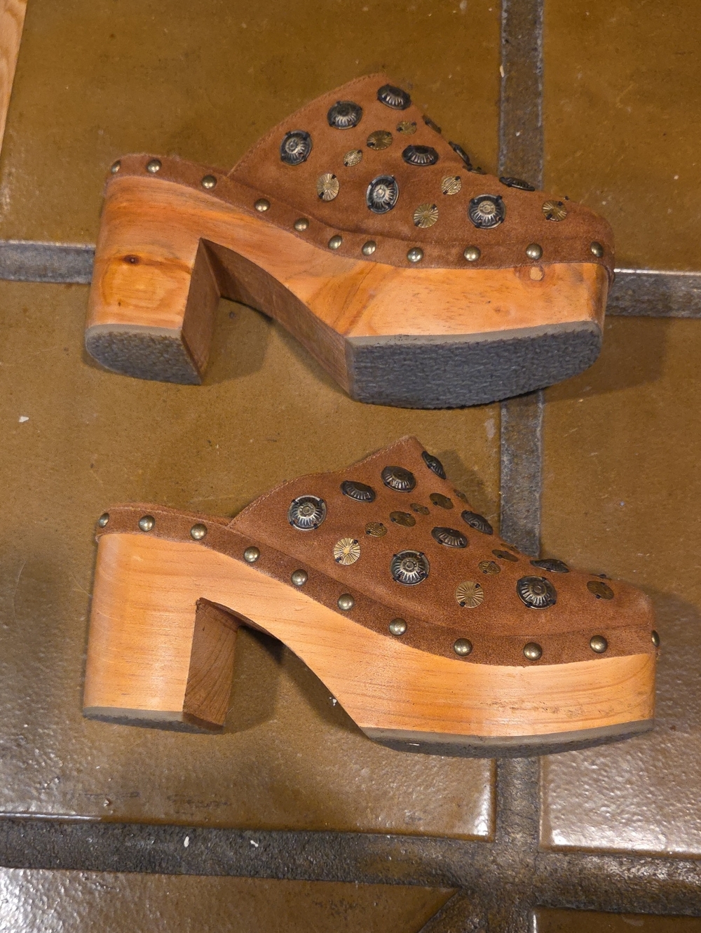 Claudia Clogs - Picture 5 of 12